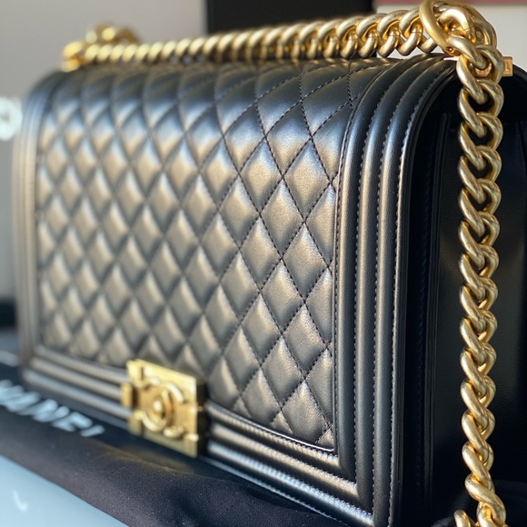 SOLD❌Authentic Chanel New Medium Boy Bag - Picture 2 of 11